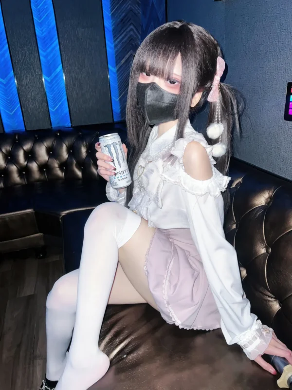 纸悦Etsu_ko - 与地雷系女子的ktv约会 [44P]|图集秀